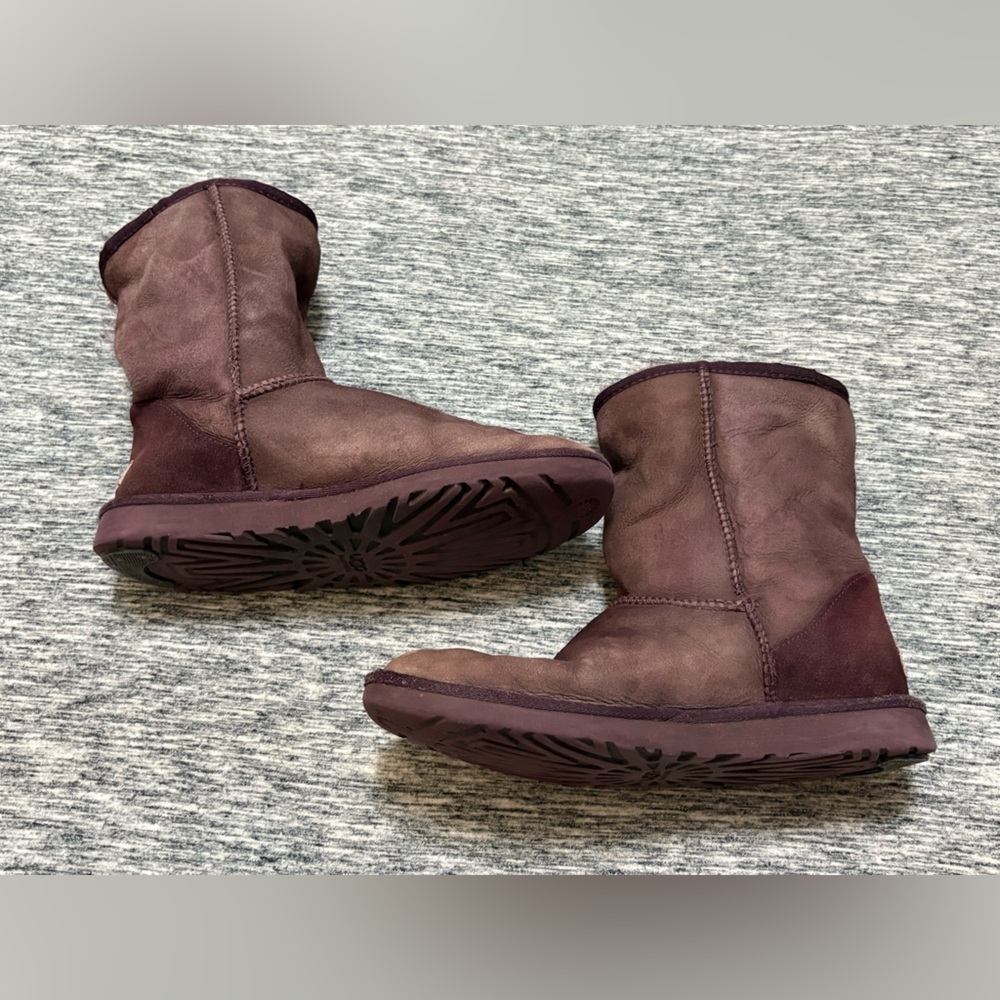 UGG Classic Short Boots Ladies 8 - Picture 2 of 8